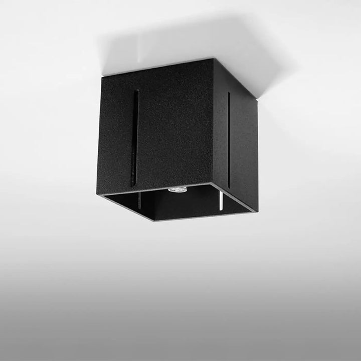 Luminaire plafonnier noir éteint