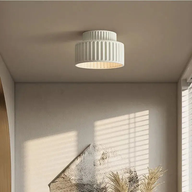Plafonnier cylindrique strié au look rétro et original

