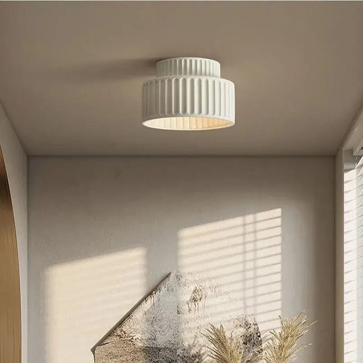Plafonnier cylindrique strié au look rétro et original

