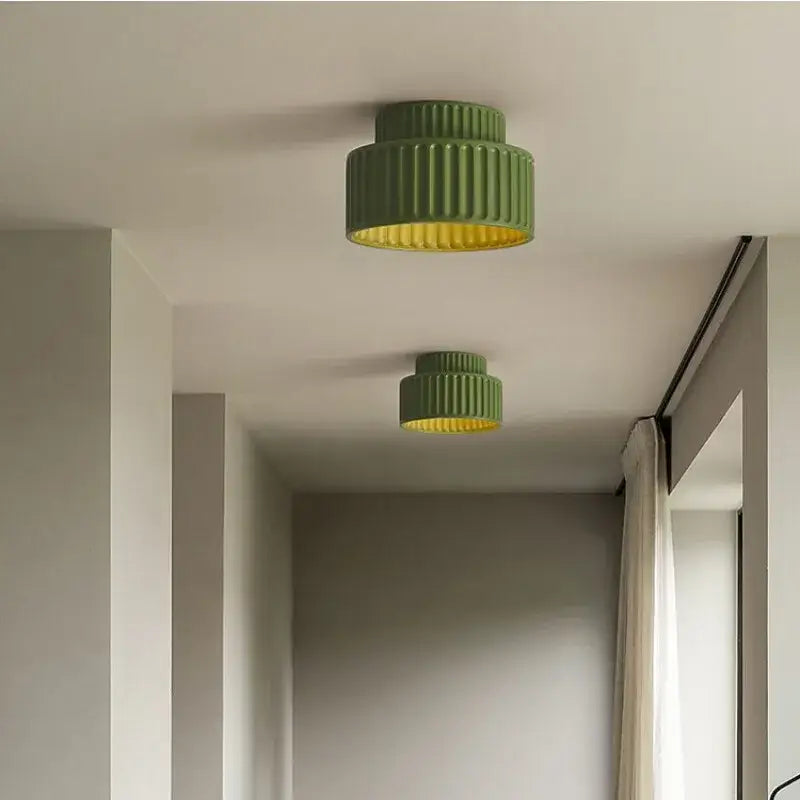 Plafonnier cylindrique strié au look rétro et original

