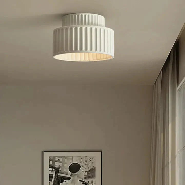 Plafonnier cylindrique strié au look rétro et original

