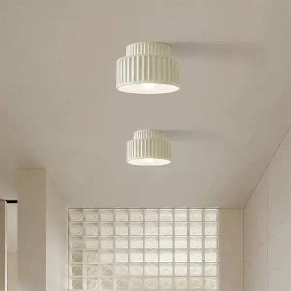 Plafonnier cylindrique strié au look rétro et original

