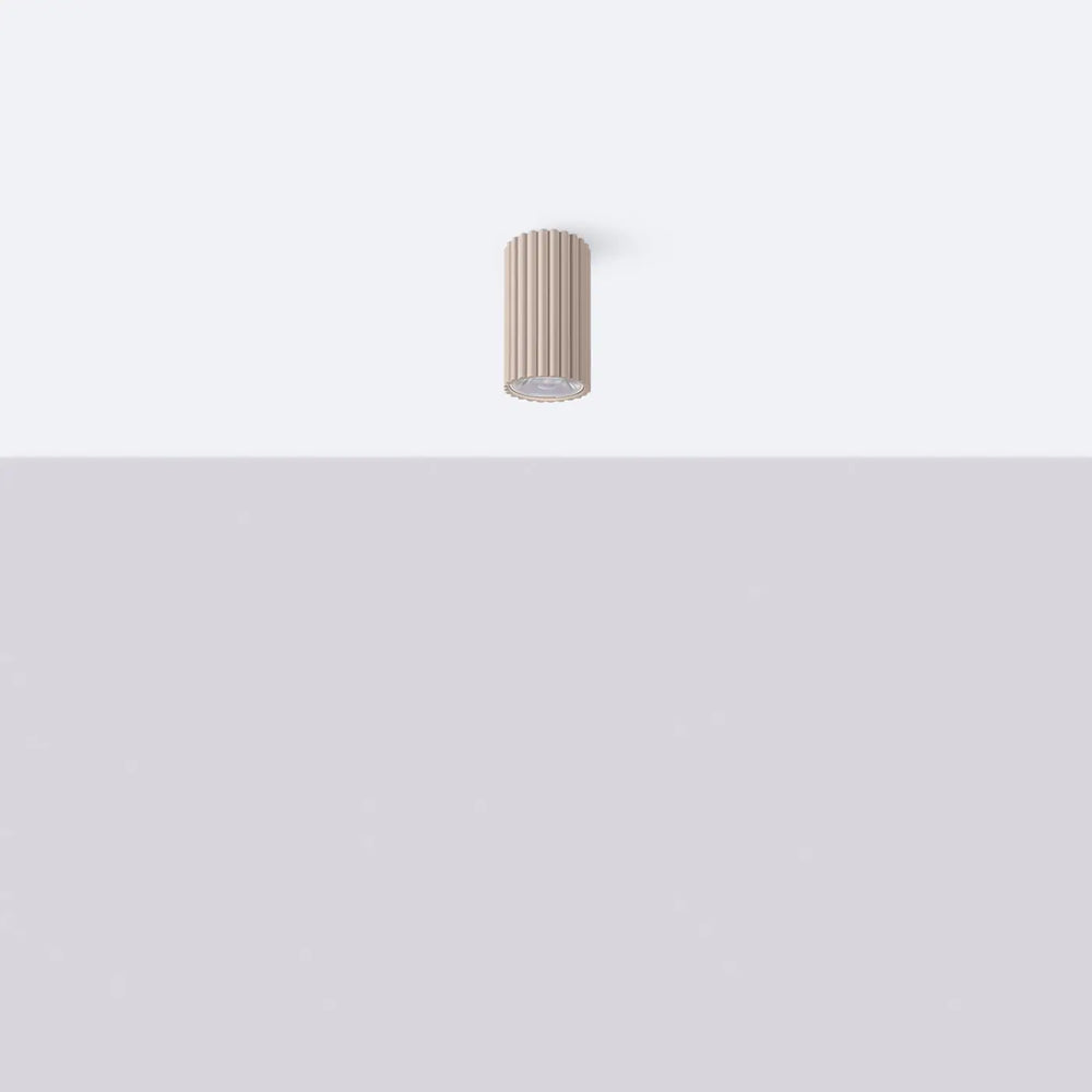 Luminaire plafonnier ivar taupe led 3000k avec abat-jour modernes rainurés et design expressif pour confort d’utilisation