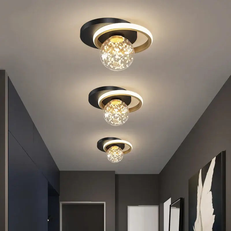 Plafonnier design avec boule cristal et lumière tamisée