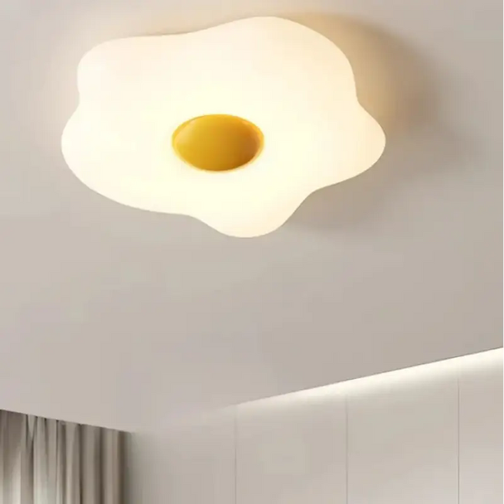 Plafonnier design œuf au plat luminaire fun et élégant