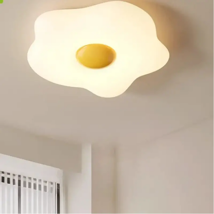Plafonnier design œuf au plat luminaire fun et élégant