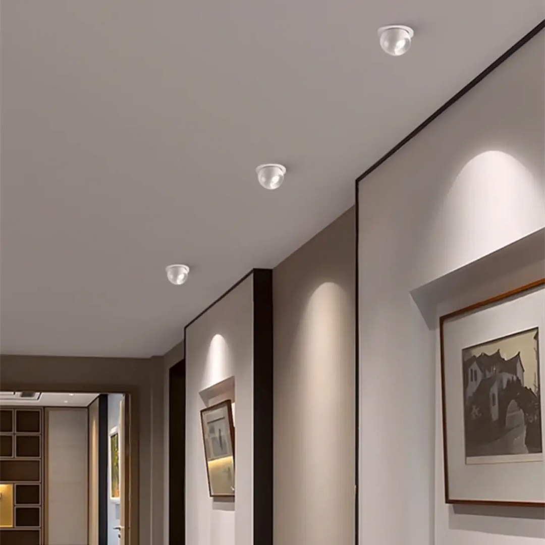 Luminaire plafonnier tsika avec trois spots plafonnier encastré design minimaliste et orientation ajustable en verre dépoli