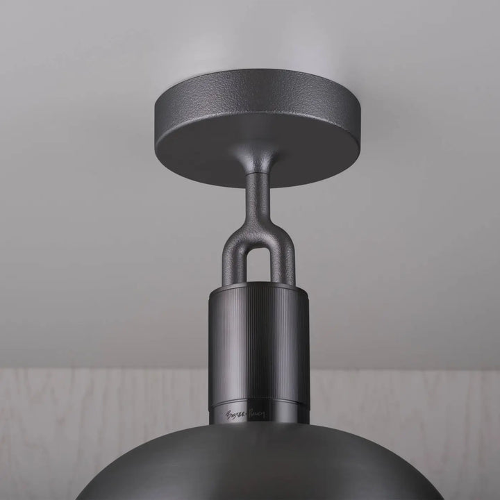 Plafonnier Forked grand modèle finition grise avec abat-jour et globe en verre fumé #couleur_gris