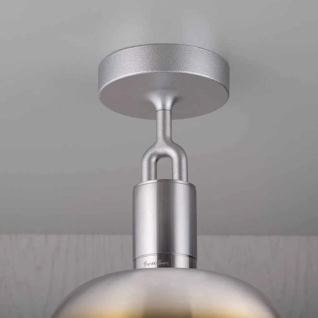 Plafonnier Forked modèle moyen finition acier brûlé avec abat-jour et globe en verre fumé #couleur_multicolore