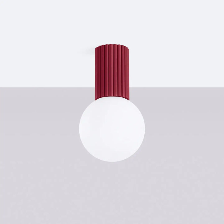 Luminaire Plafonnier bordeaux éteinte, vue rapprochée