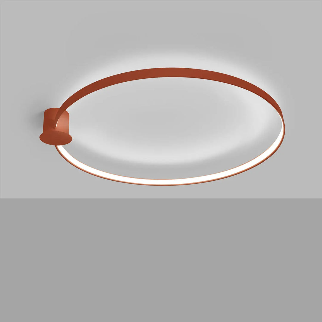Plafonnier Rio en anneau d'aluminium rouge ocre, allumé, au plafond