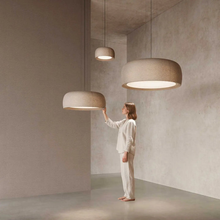 Plafonnier Gong en tissu crème dans un intérieur #couleur_beige