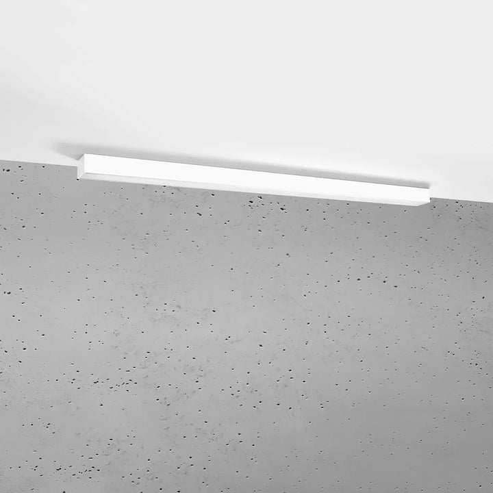 Plafonnier Pinne en aluminium linéaire blanc, éteint, au plafond