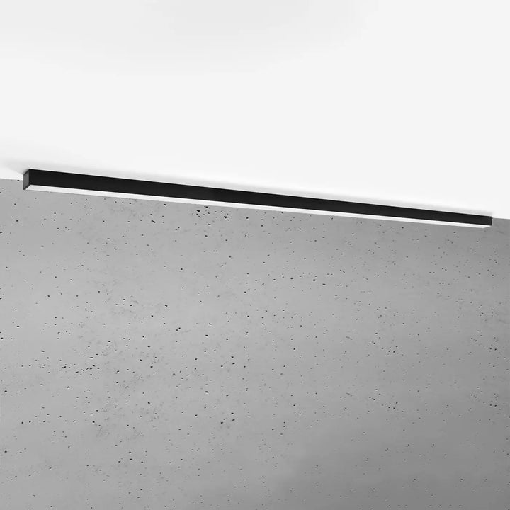 Plafonnier Pinne en aluminium linéaire noir, éteint, au plafond