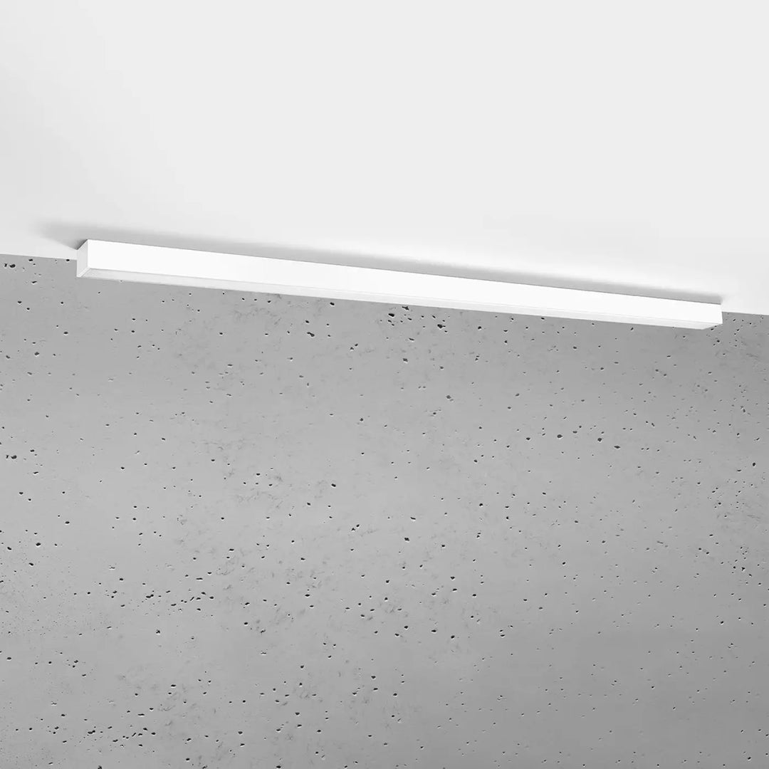 Plafonnier Pinne en aluminium linéaire blanc, éteint, au plafond