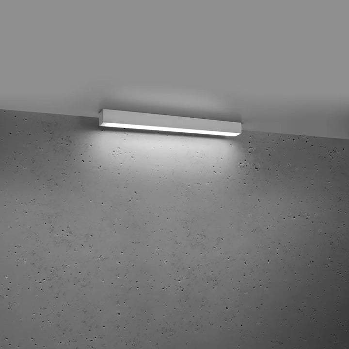 Plafonnier Pinne en aluminium linéaire blanc, allumé, au plafond