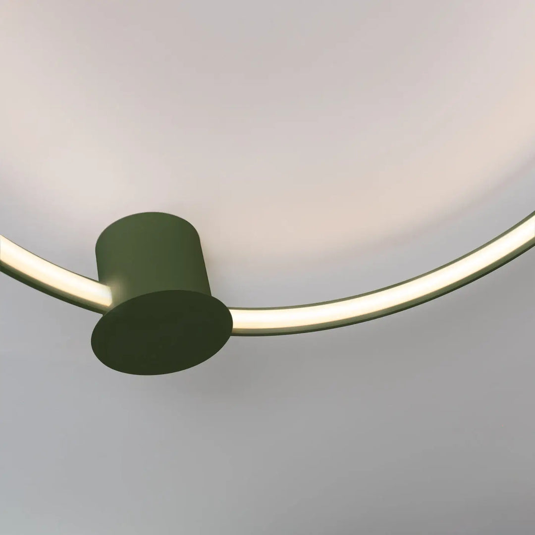 Luminaire plafonnier rio 110 vert olive avec anneaux led courbés alliant modernité et élégance collection rio allient