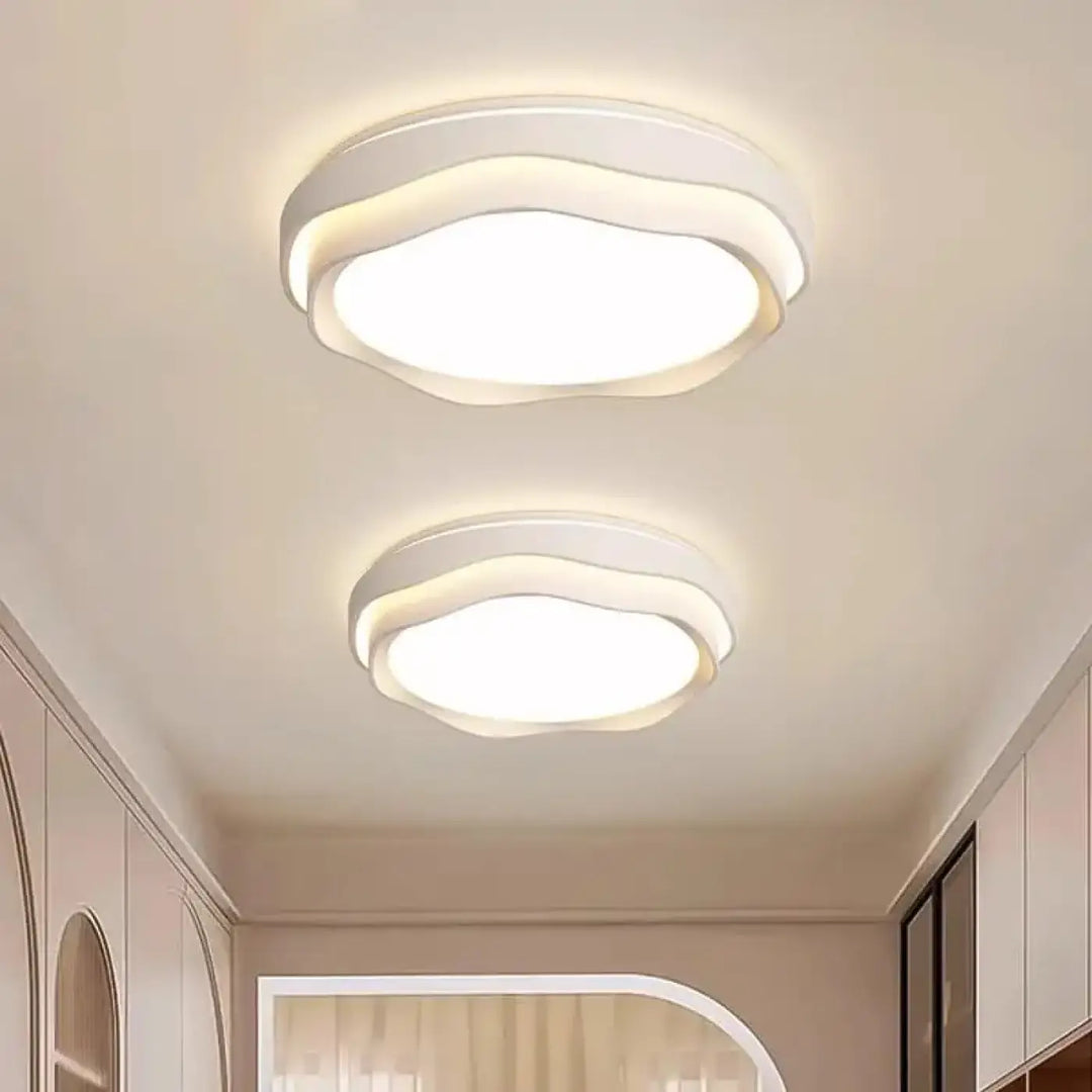 Luminaire plafonnier illou avec lumière led blanche moderne, design doux en forme de nuage aux bords arrondis