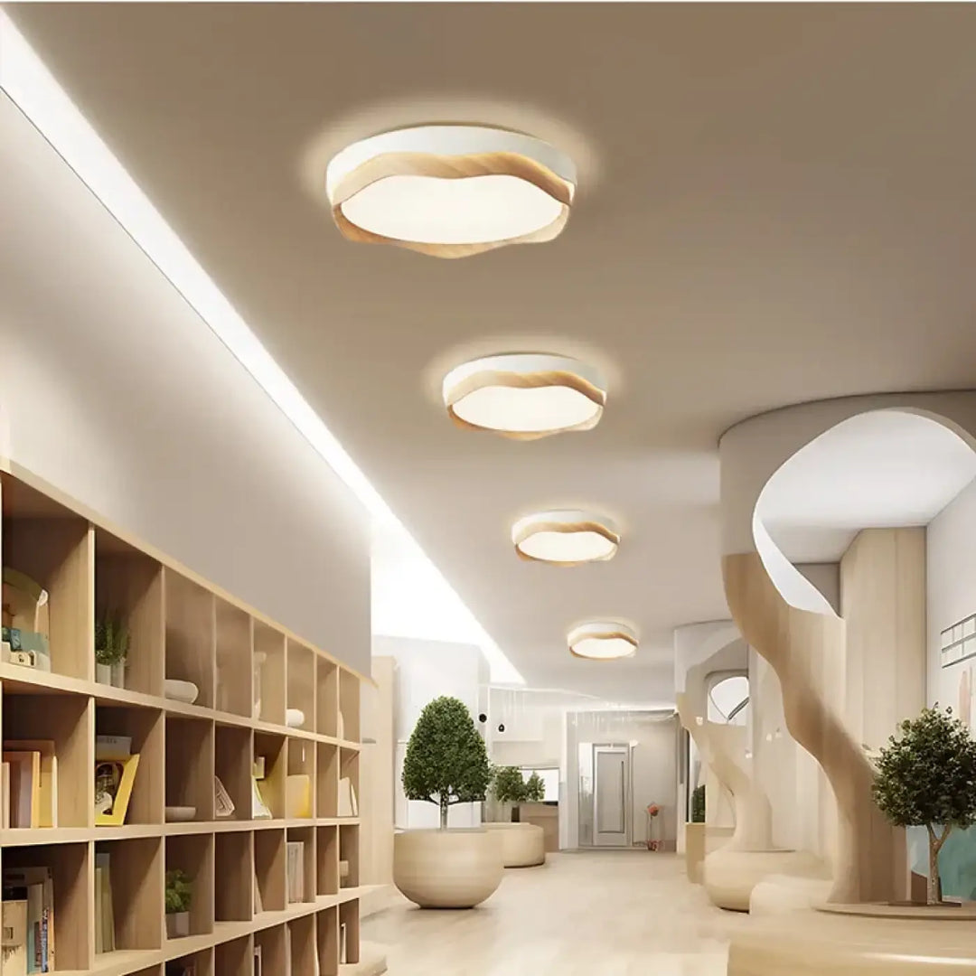 Luminaire plafonnier Illou avec diffuseur blanc chaud et cadre en bois naturel moderne et circulaire