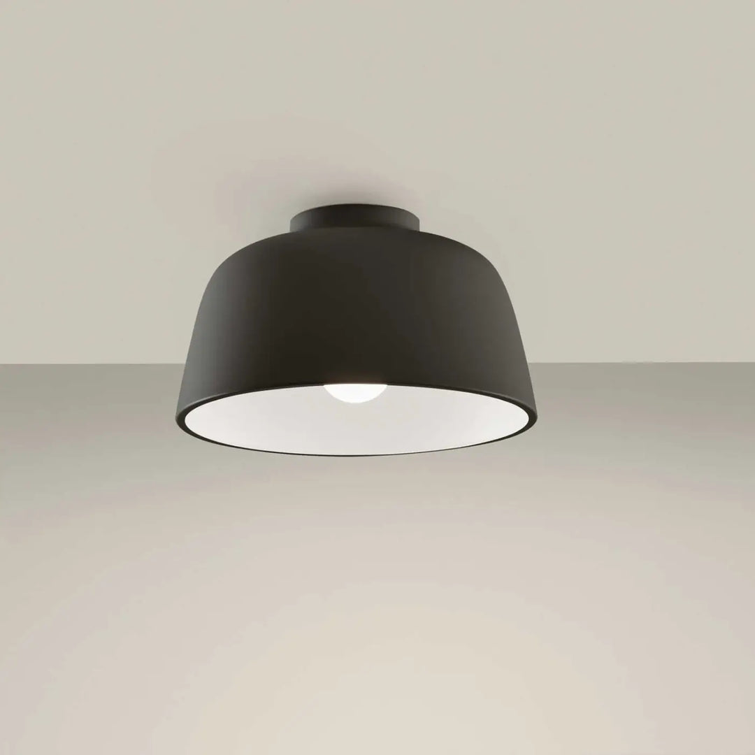 Plafonnier Miso noir en acier au design sobre #couleur_noir