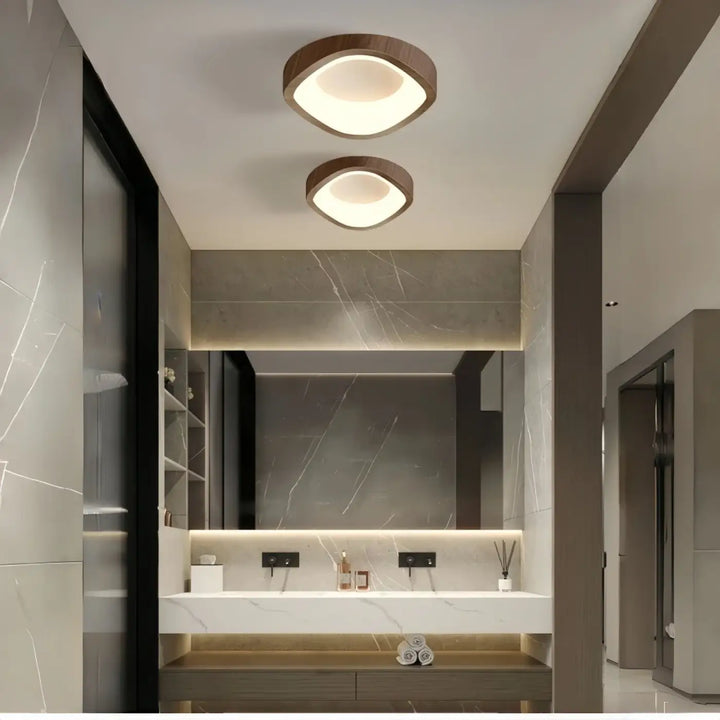 Luminaire plafonnier konja avec cadre en bois foncé et lumière chaude idéal pour chambre à coucher design minimaliste nordique