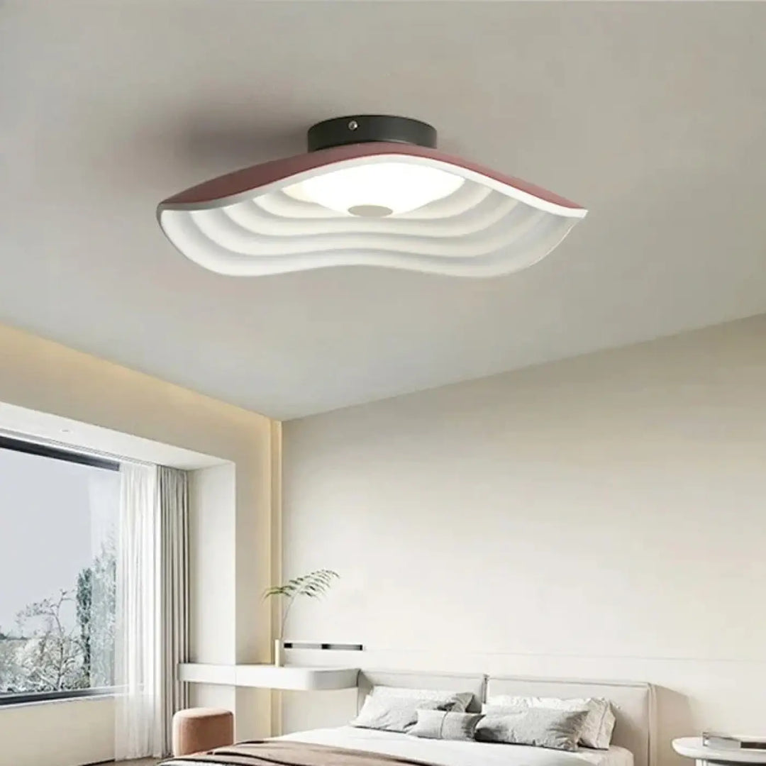 Plafonnier moderne à effet vagues avec lumière diffuse élégante