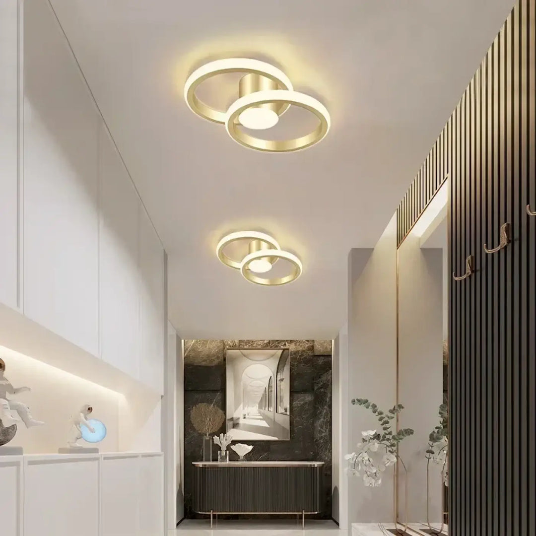 Plafonnier moderne minimaliste doré au design épuré et élégant