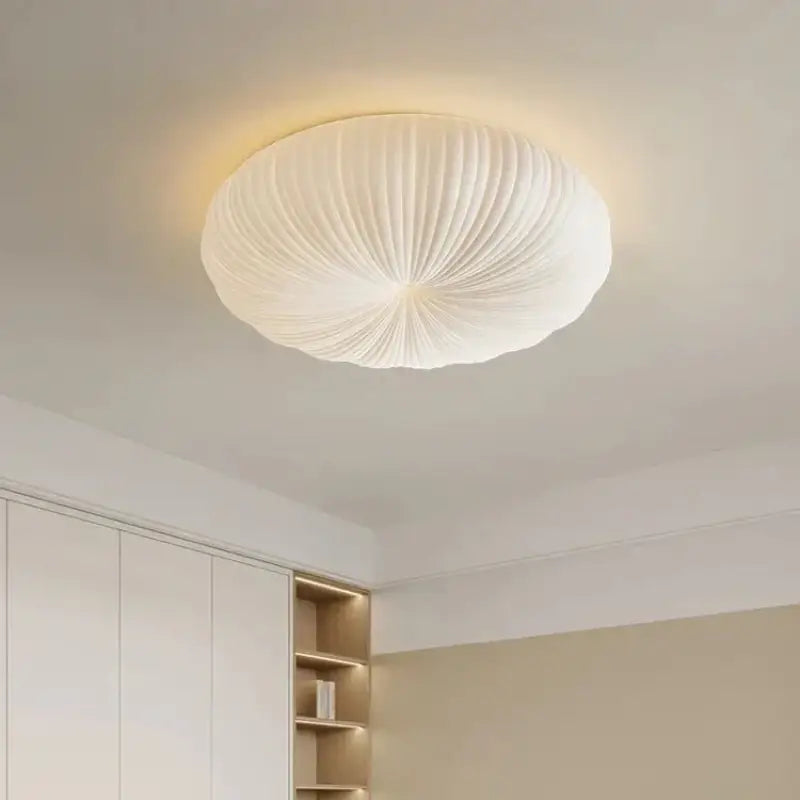 Plafonnier moderne en verre blanc à effet lumineux et au style épuré