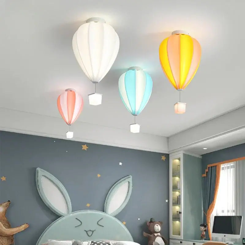 Plafonnier montgolfière coloré pour chambre d’enfant