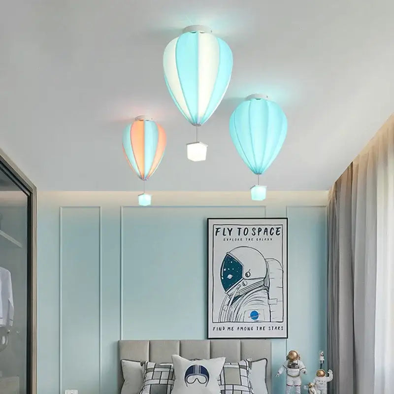 Plafonnier montgolfière coloré pour chambre d’enfant
