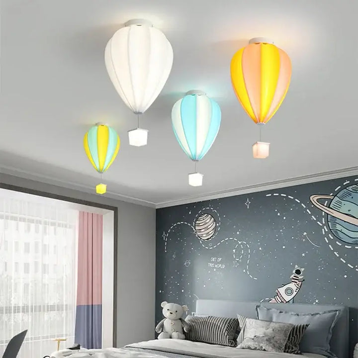 Plafonnier montgolfière coloré pour chambre d’enfant