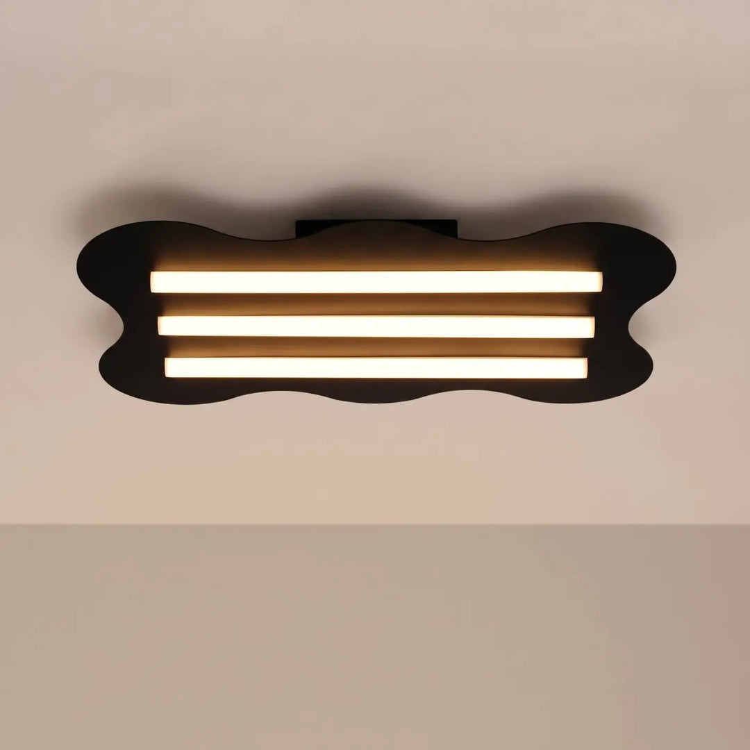 Plafonnier KLOVER noir allumée, au plafond