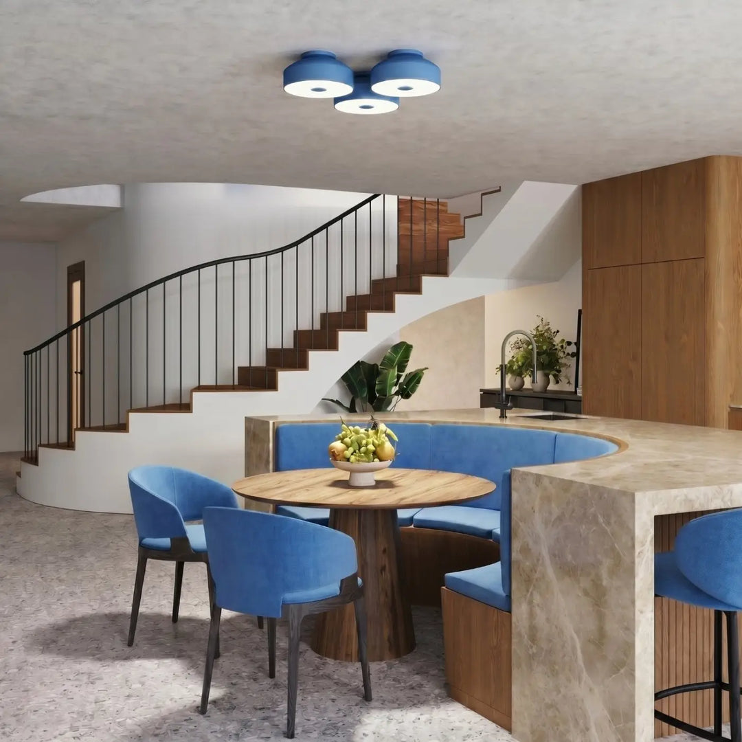 Luminaire Plafonnier bleu clair dans un intérieur contemporain