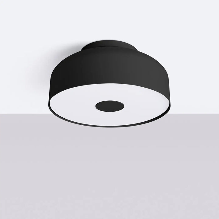 Luminaire Plafonnier noir éteinte, vue rapprochée
