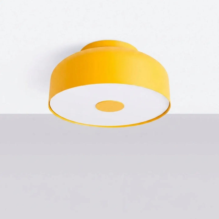 Luminaire Plafonnier jaune éteinte, vue rapprochée