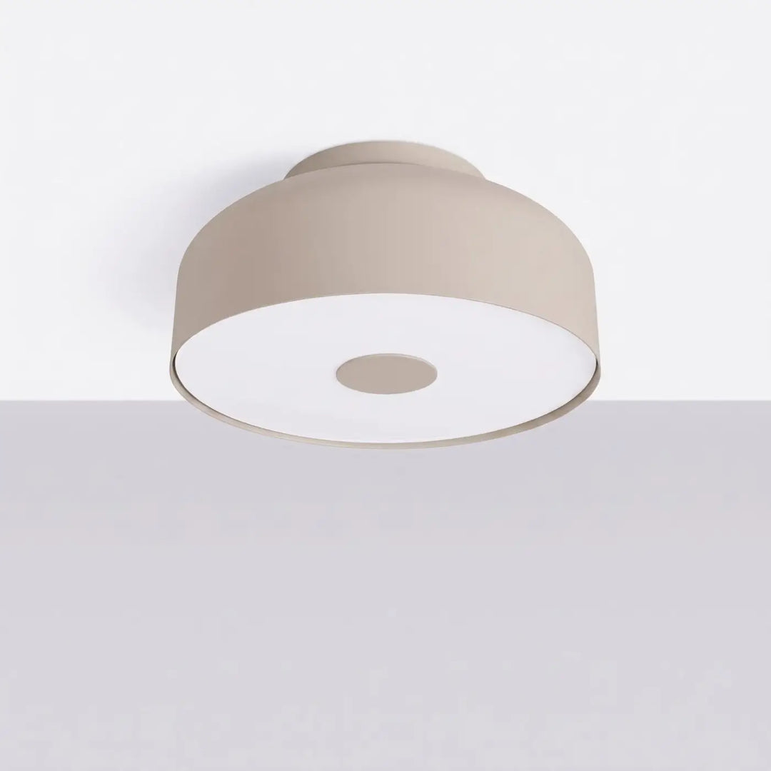 Luminaire Plafonnier taupe éteinte, vue rapprochée