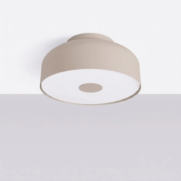 Luminaire Plafonnier taupe éteinte, vue rapprochée