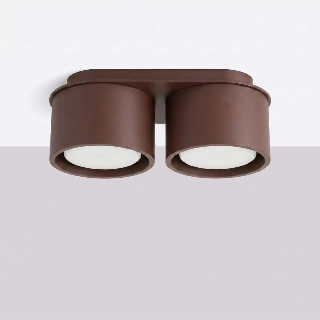 Plafonnier rond plat marron éteint, vue rapprochée
