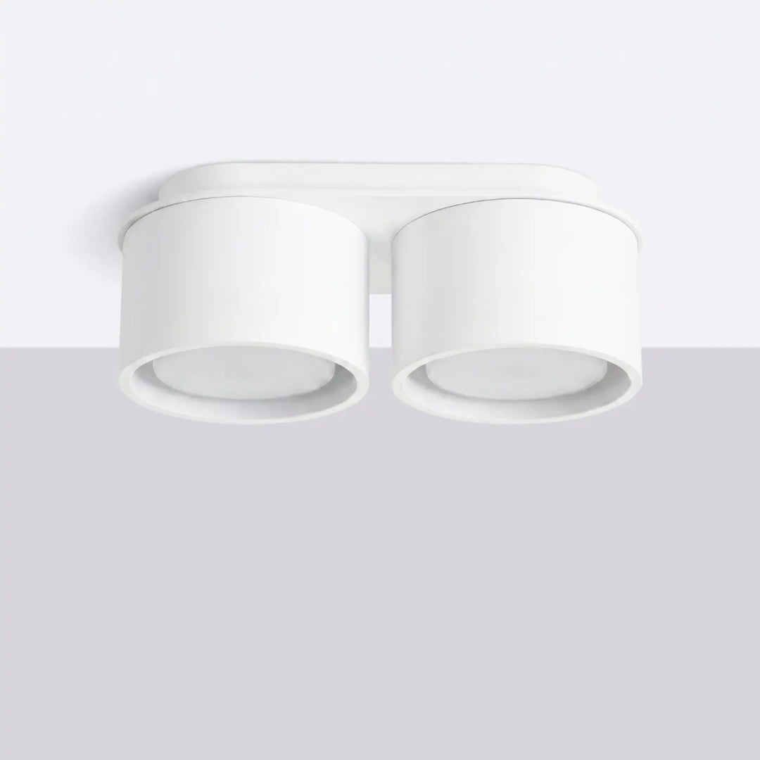Plafonnier rond plat blanc éteint, vue rapprochée