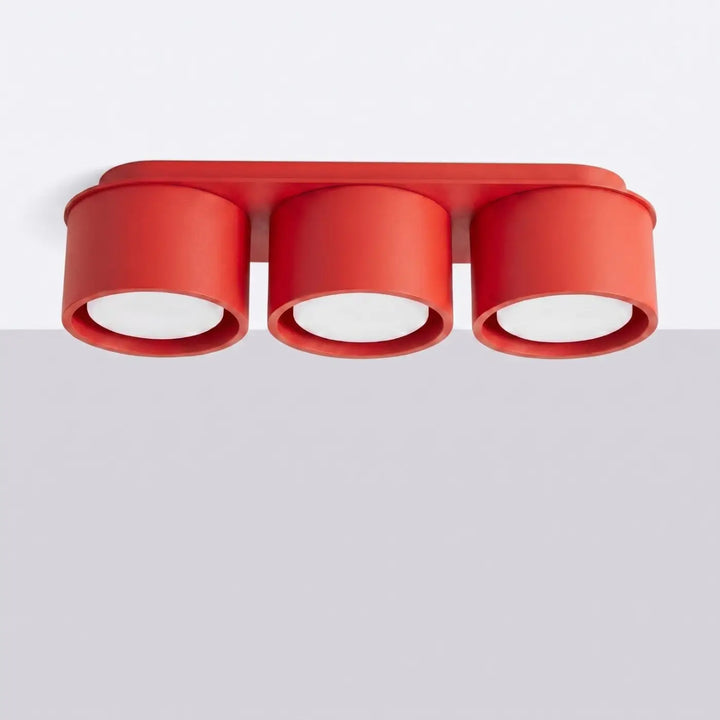 Plafonnier rond plat rouge éteint, vue rapprochée