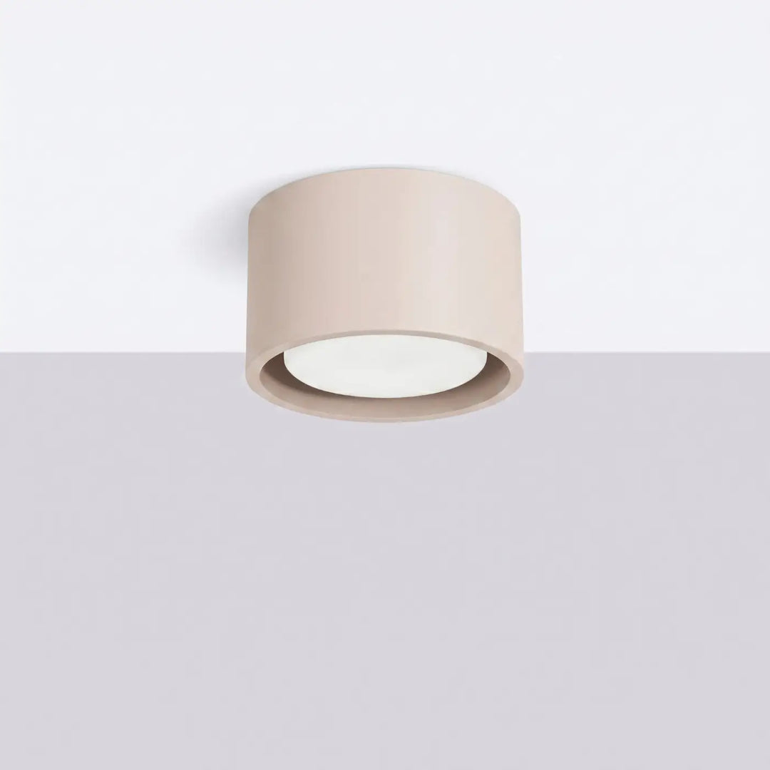 Plafonnier rond plat taupe éteint, vue rapprochée
