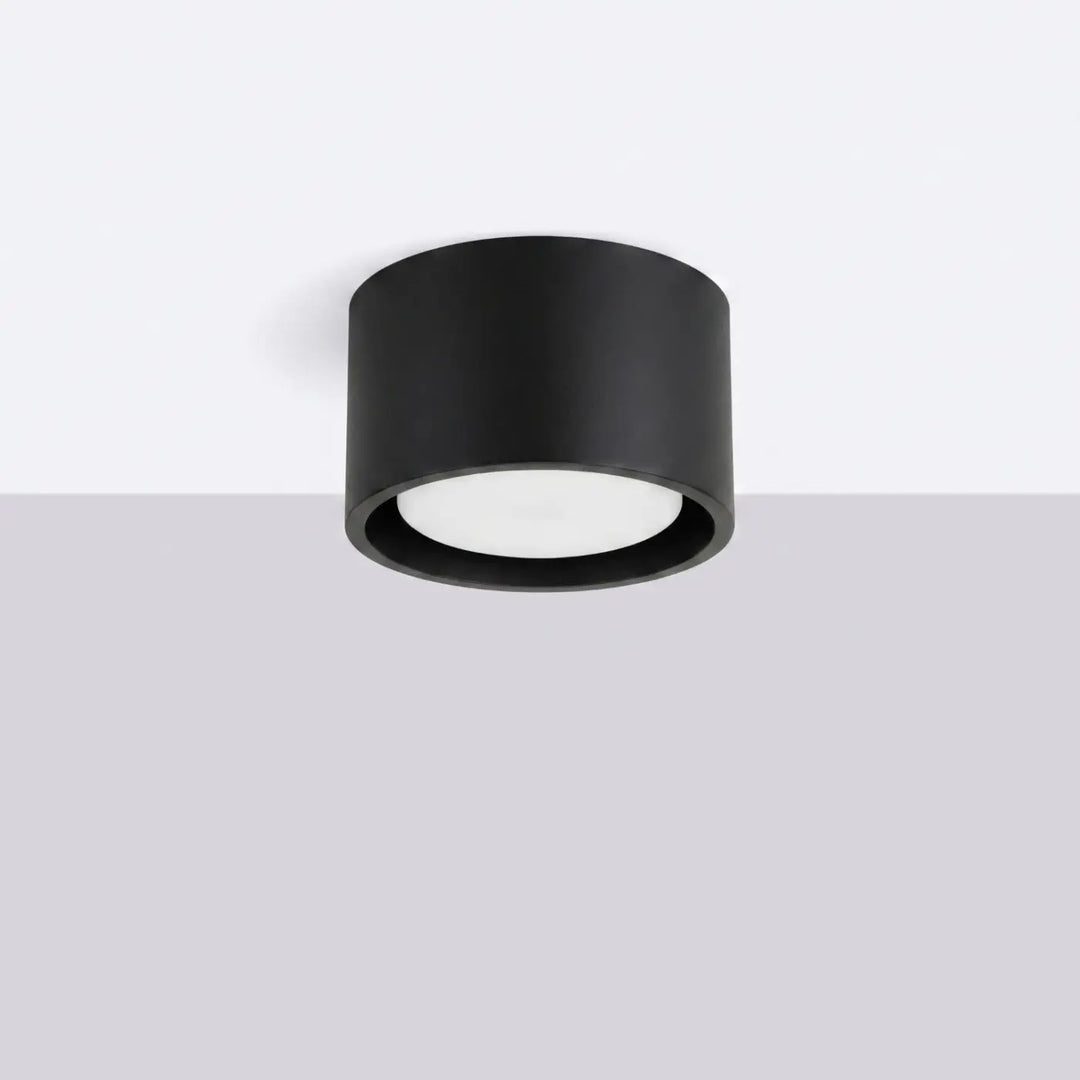 Plafonnier rond plat noir éteint, vue rapprochée