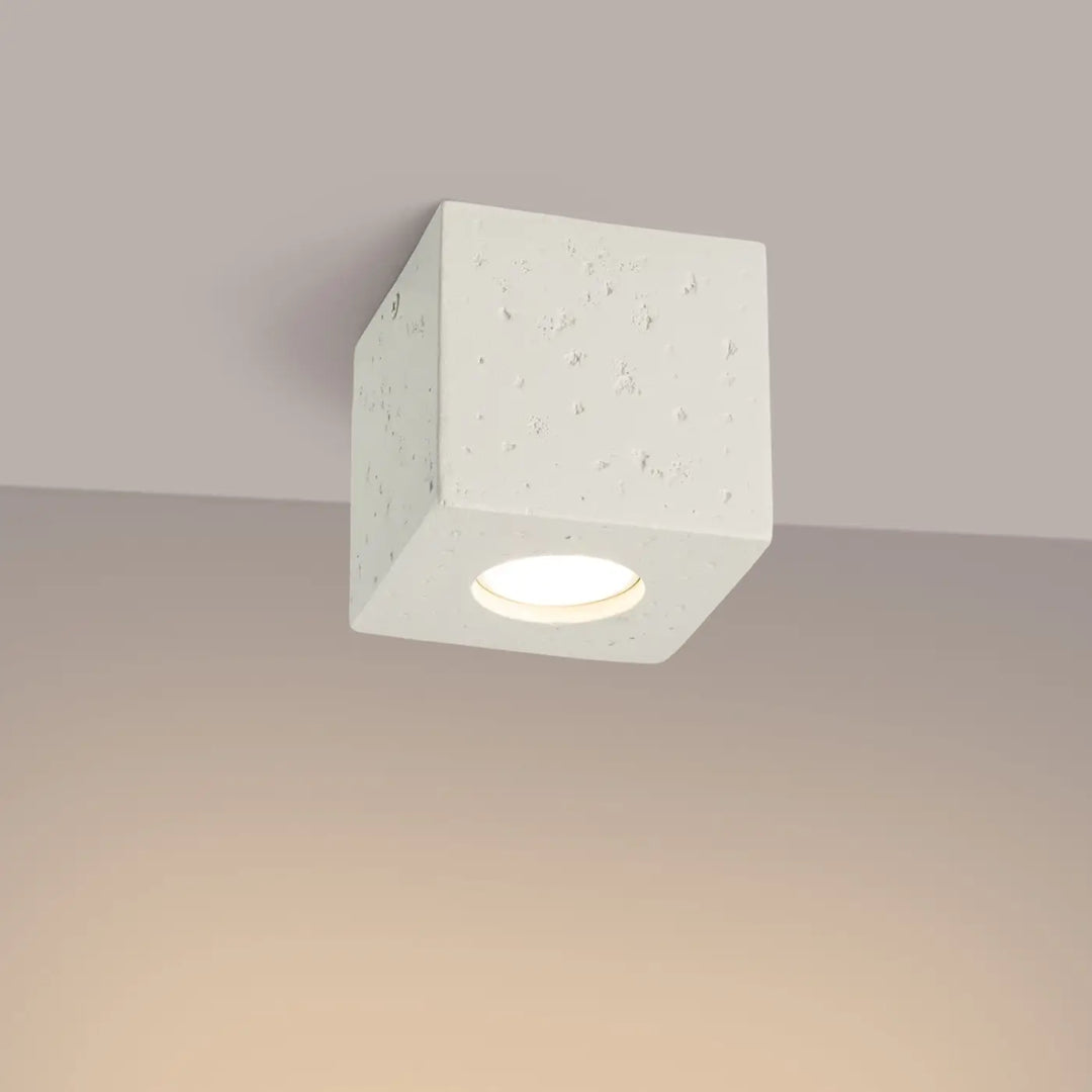 Luminaire Plafonnier beige allumée, vue rapprochée
