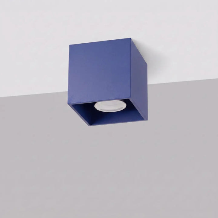 Luminaire Plafonnier outremer éteinte, vue rapprochée