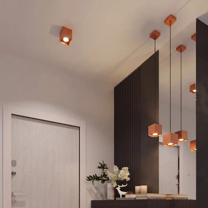 Luminaire Plafonnier ocre rouge dans un intérieur contemporain