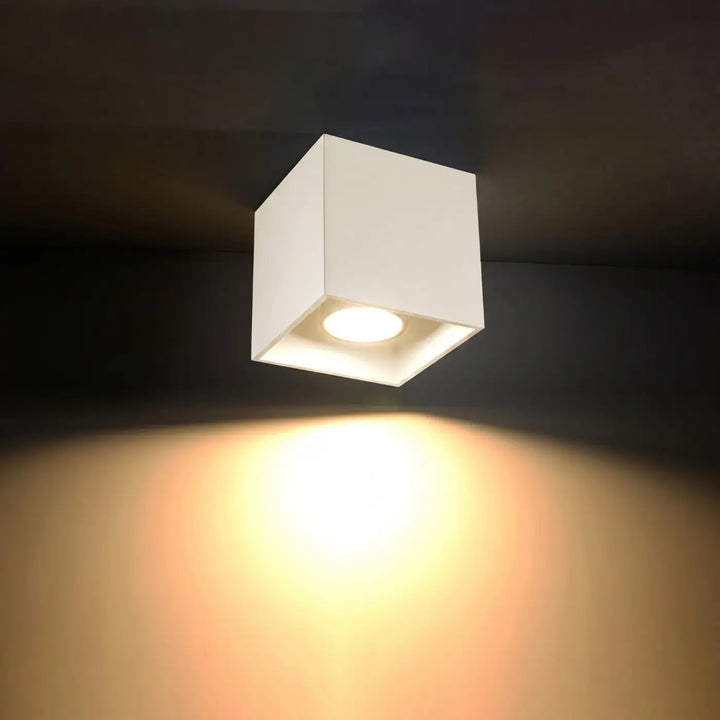Luminaire Plafonnier beige allumée, vue rapprochée