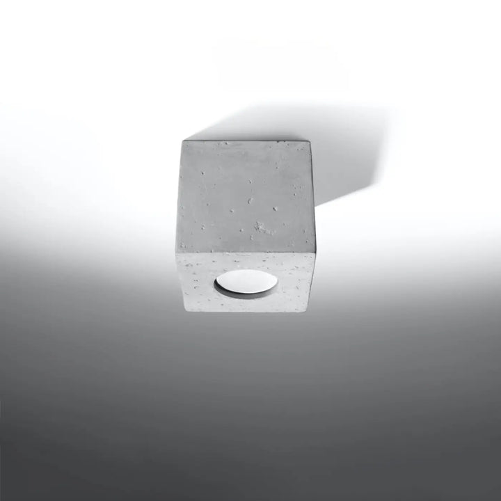 Luminaire Plafonnier gris éteinte, vue rapprochée
