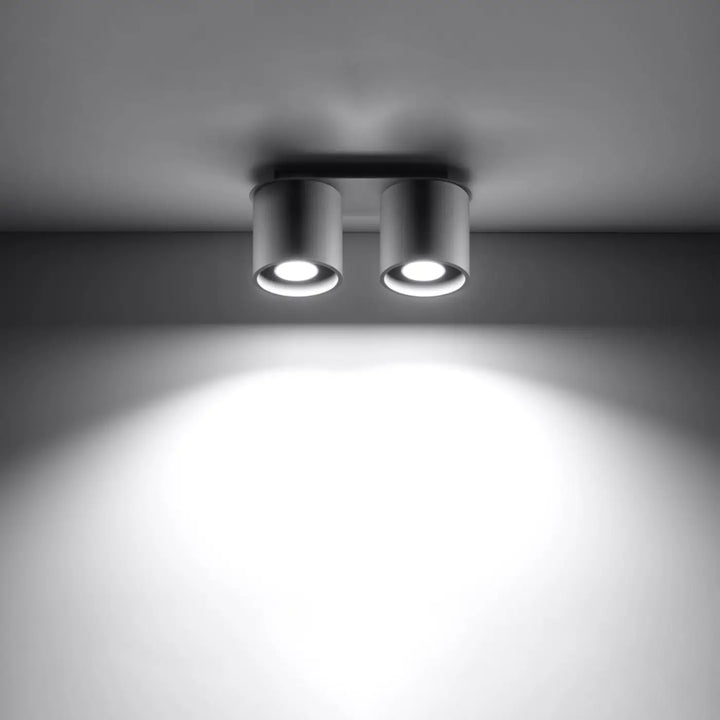 Luminaire Plafonnier gris allumée, vue rapprochée