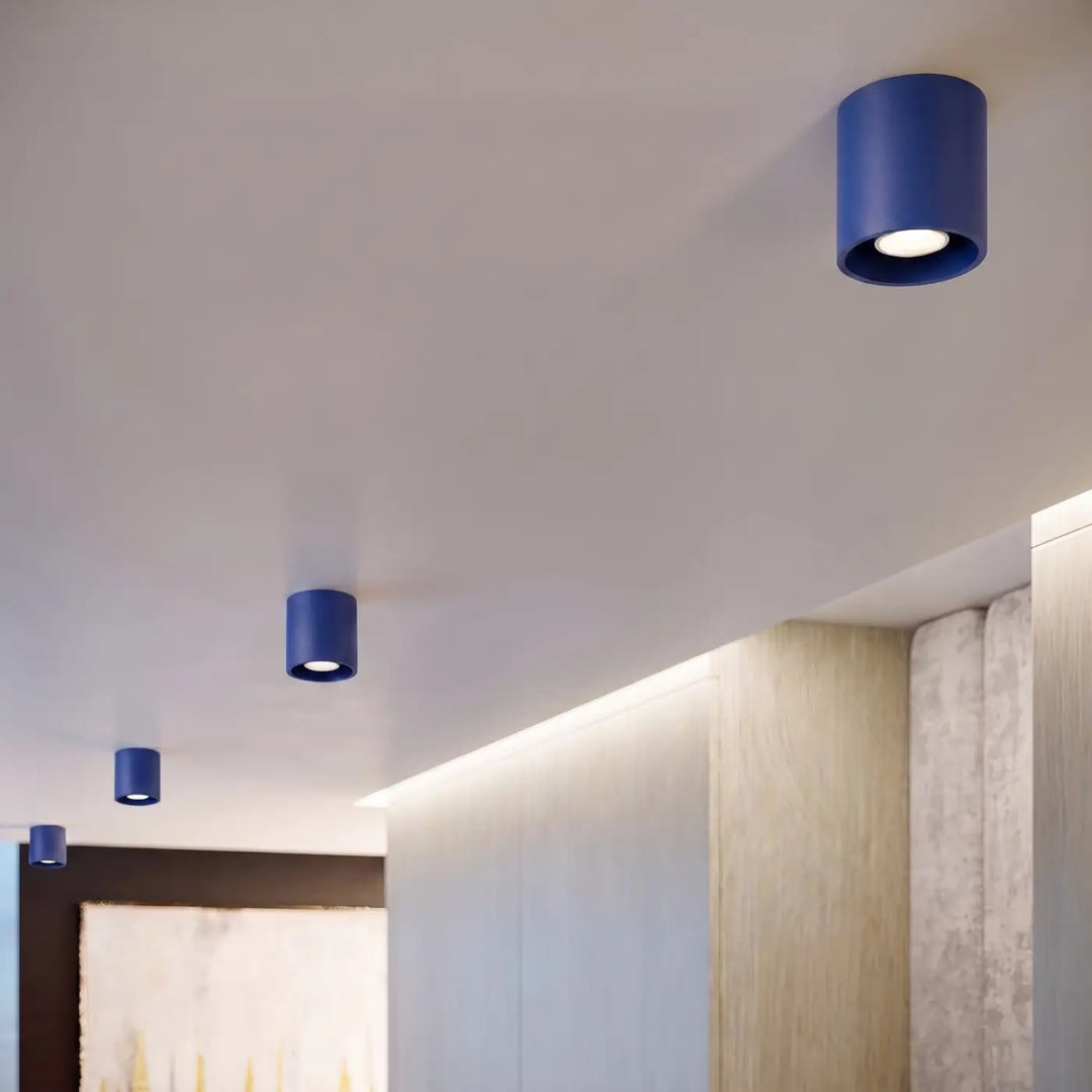 Luminaire Plafonnier outremer dans un intérieur contemporain