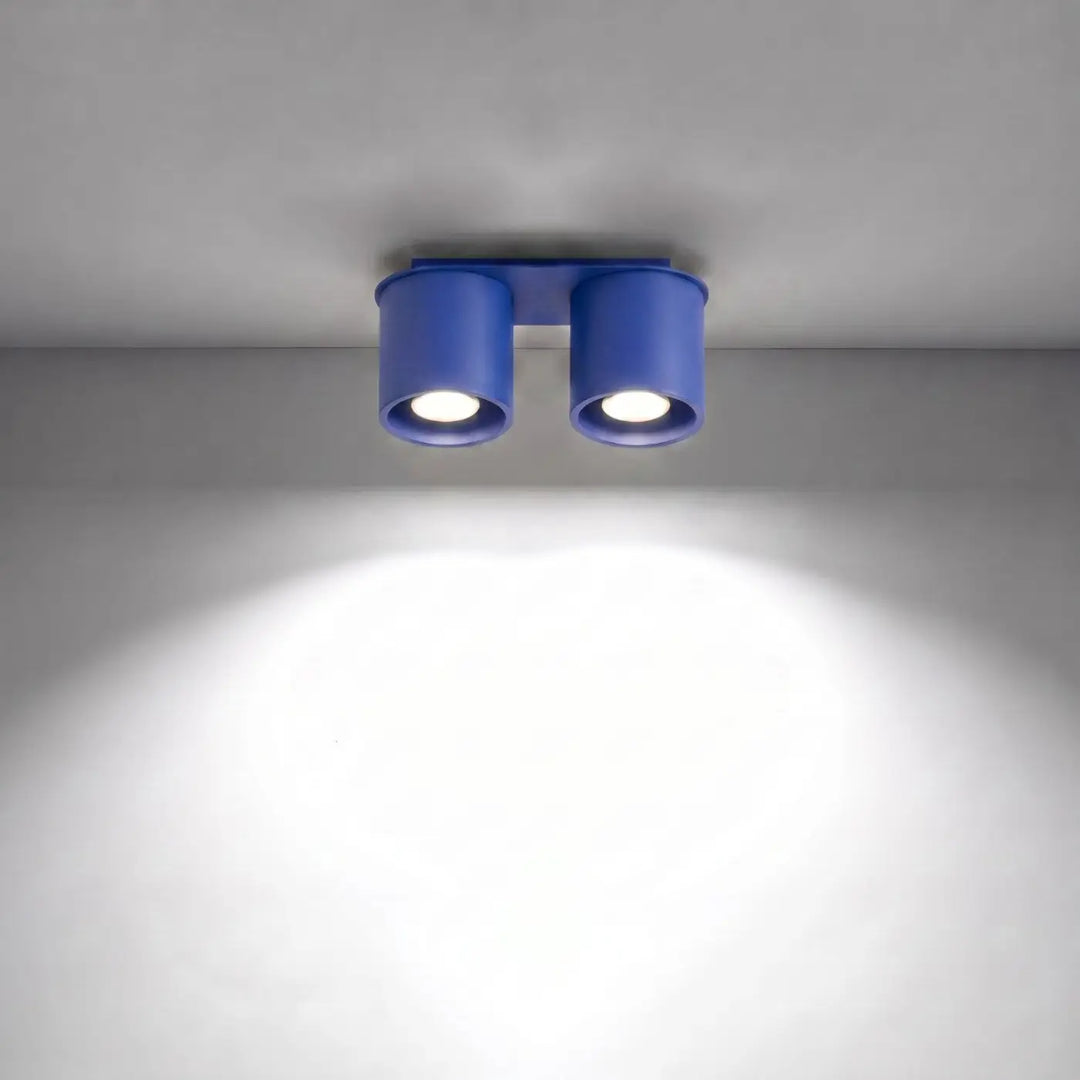 Luminaire Plafonnier outremer allumée, vue rapprochée